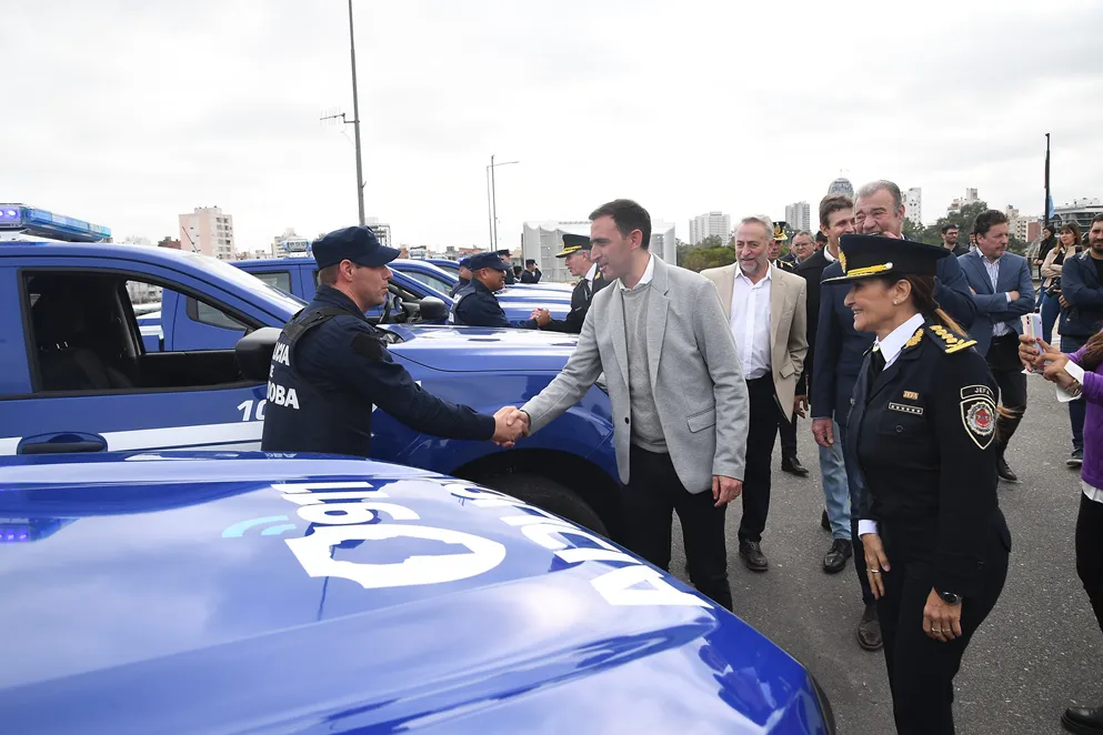 ENTRAGA-DE-MOVILES-POLICIAL-DSC_7702-1