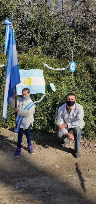 un-maestro-fue-casa-casa-que-sus-alumnos-prometan-la-bandera