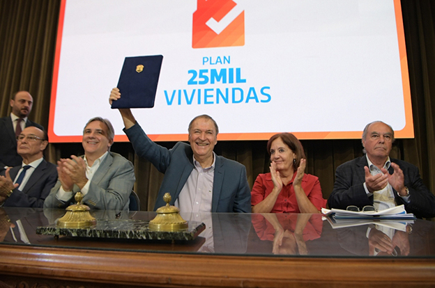 Schiaretti-presidió-lanzamiento-programa-25.000-viviendas-14