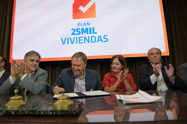 Schiaretti-presidió-lanzamiento-programa-25.000-viviendas-7
