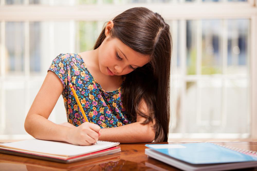 niña-escribiendo