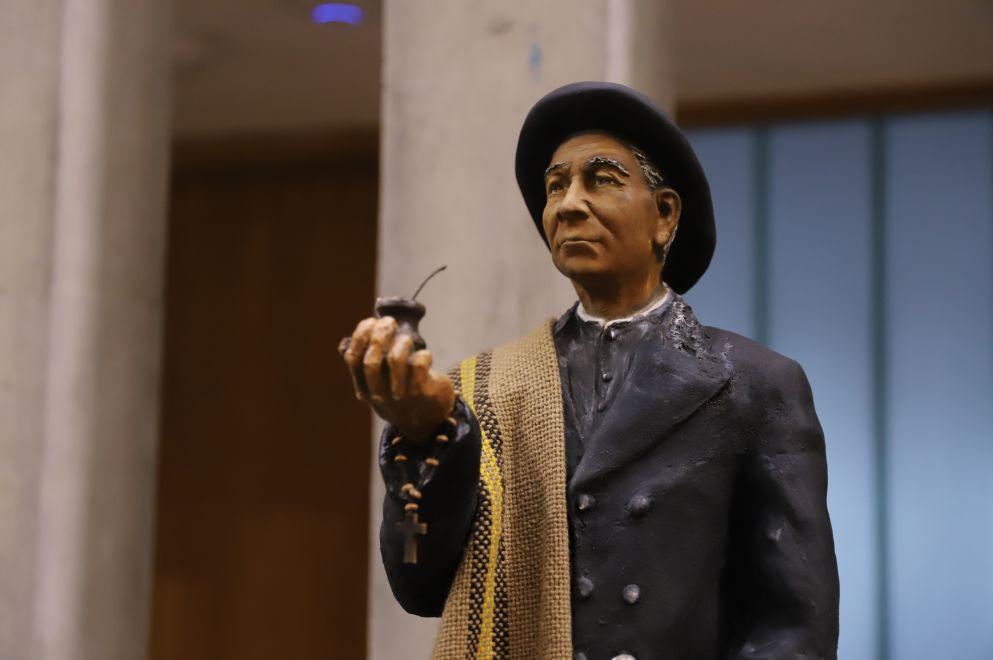 Escultura_Brochero_hall.central