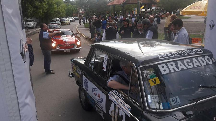 22894107_779845088890773_4583753908770361919_n