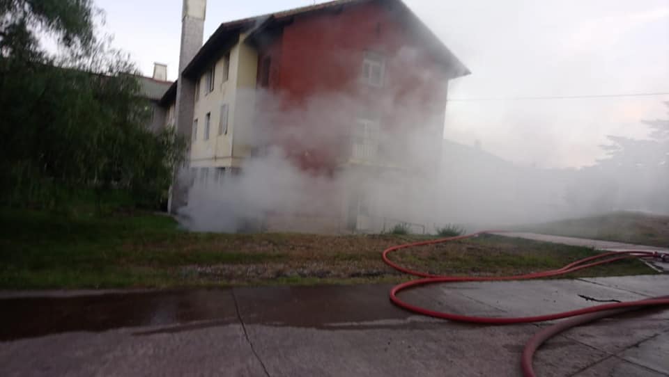 33532940_885061181702496_8026960402078236672_n