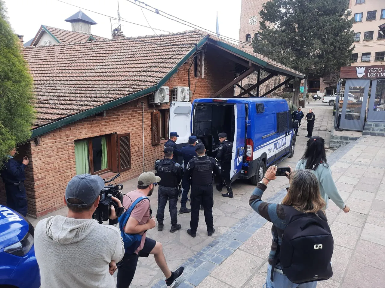 367694345_2370447749830491_3279603488100422991_n