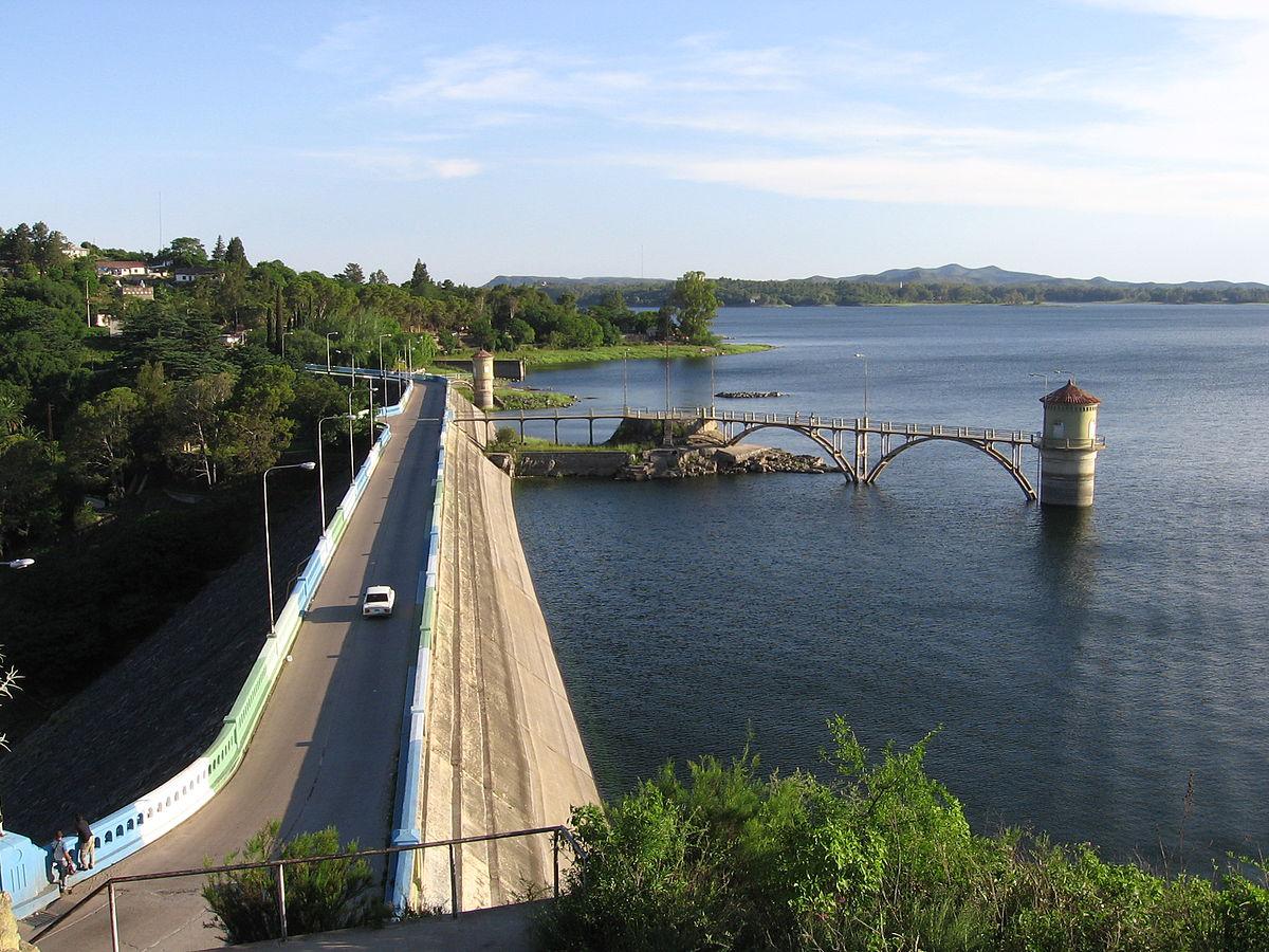 1200px-Embalse,_Córdoba,_reservoir